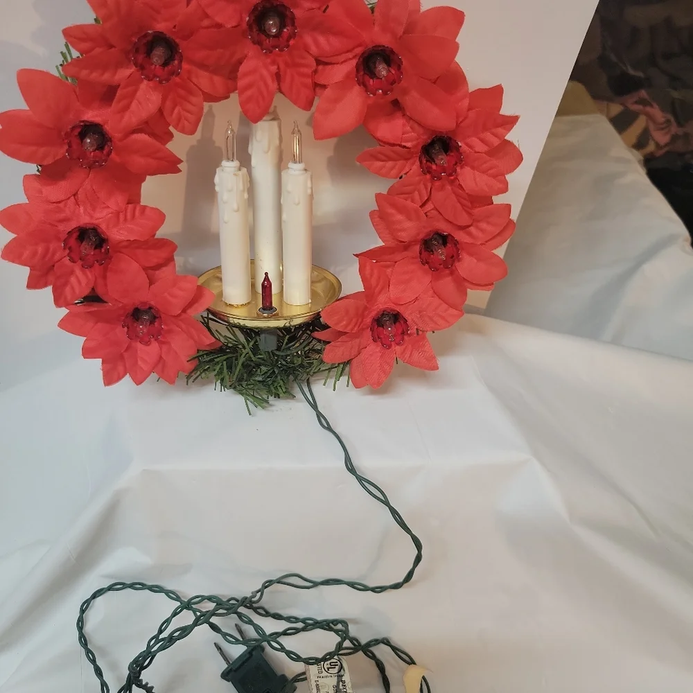 Rare 13 Light Red Poinsetta Christmas Wreath. Small in Size